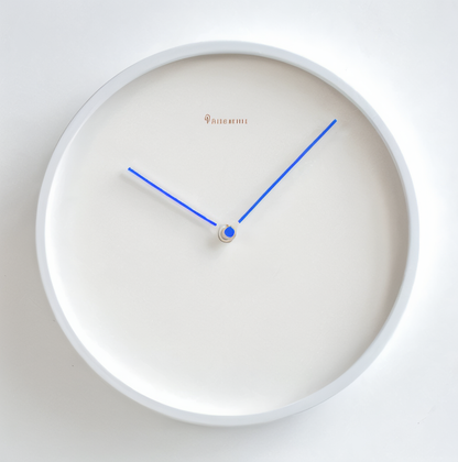 Circ O'Clock - Elegante Weiße Metall Wanduhr