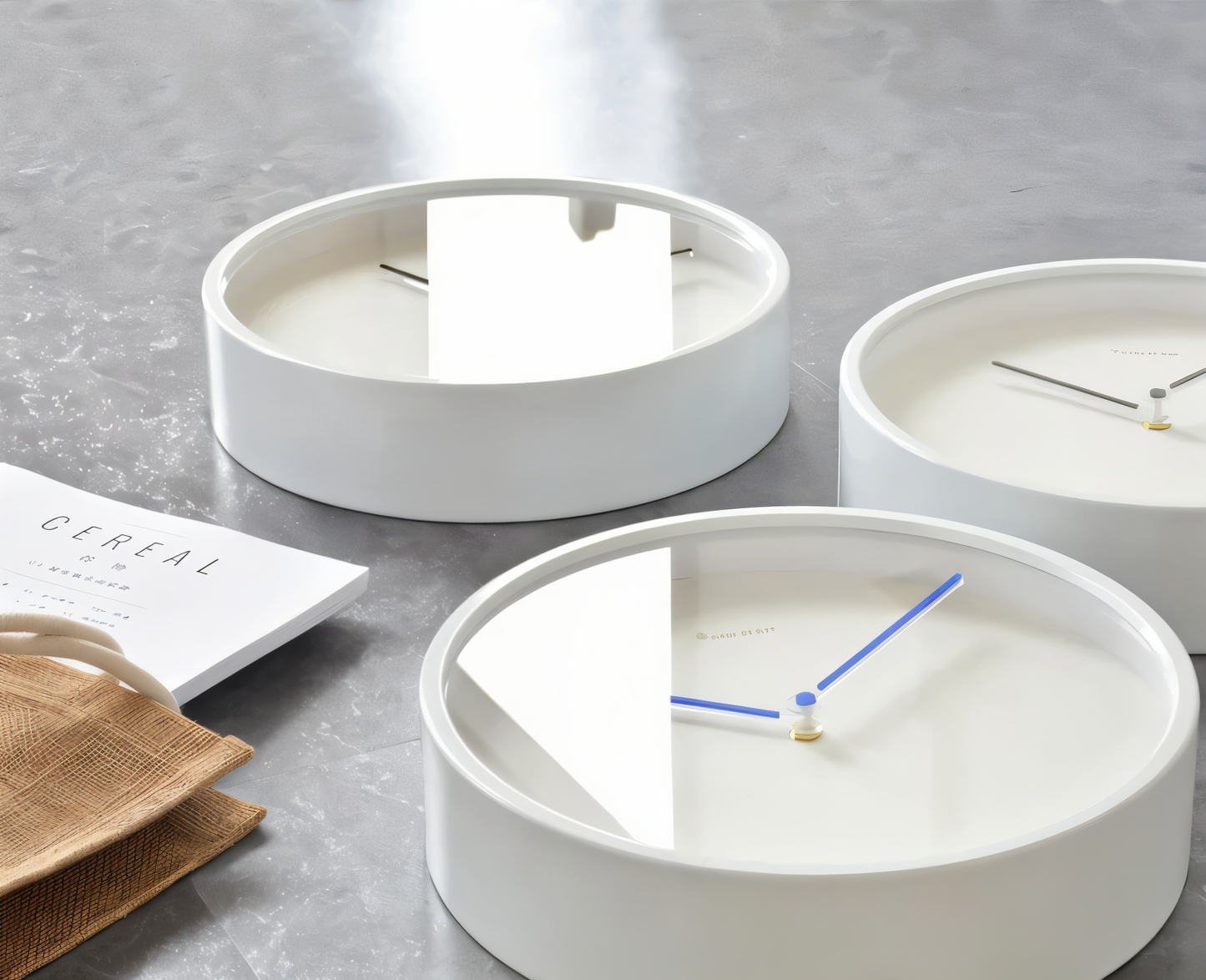 Circ O'Clock - Elegante Weiße Metall Wanduhr