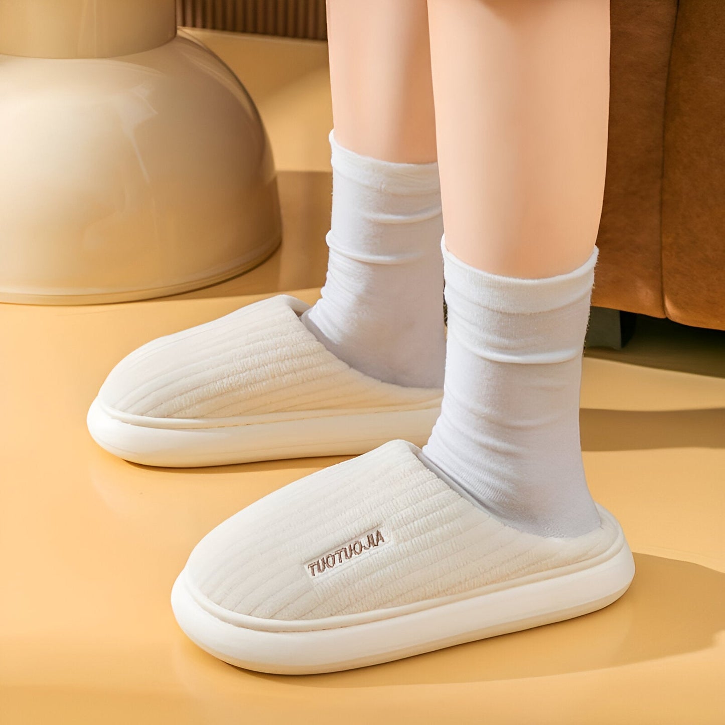 ComfyStride - Leichte Plüsch Hausschuhe Damen Moderne Indoor Schuhwerk