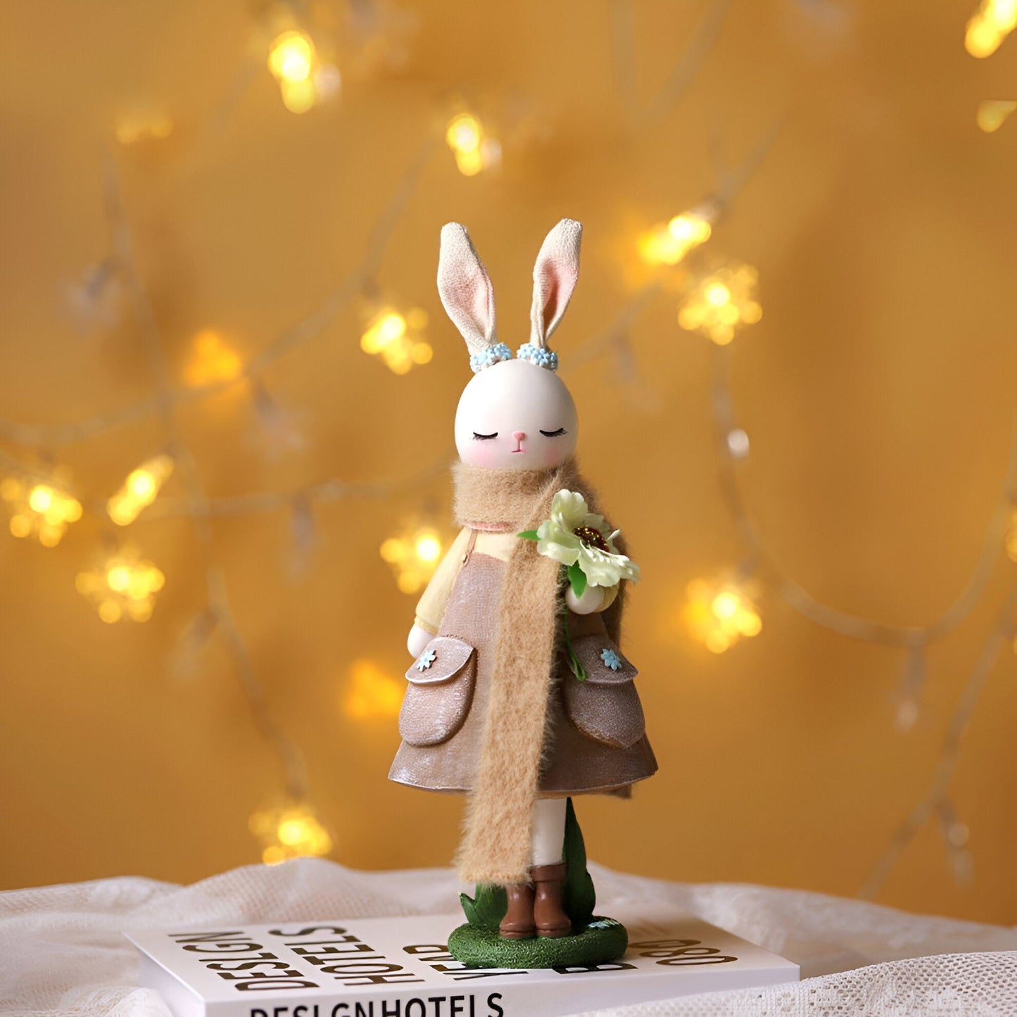 ConeyChic Osterdeko - Elegante Hasenfigur aus Harz - Osterdekorationen