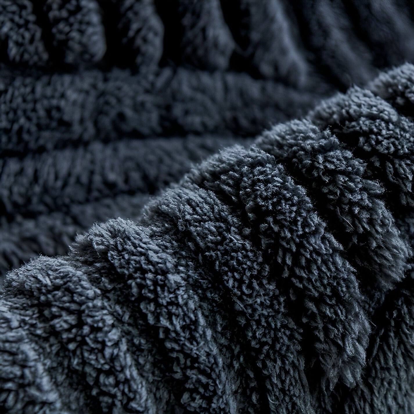 CushShield - Weich, Rutschfester Shu Samt Sofabezug