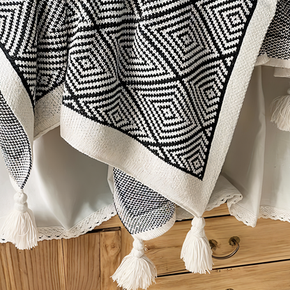 Garduru – Gemütliche Schwarz-Weiß Geometrische Fleece-Decke