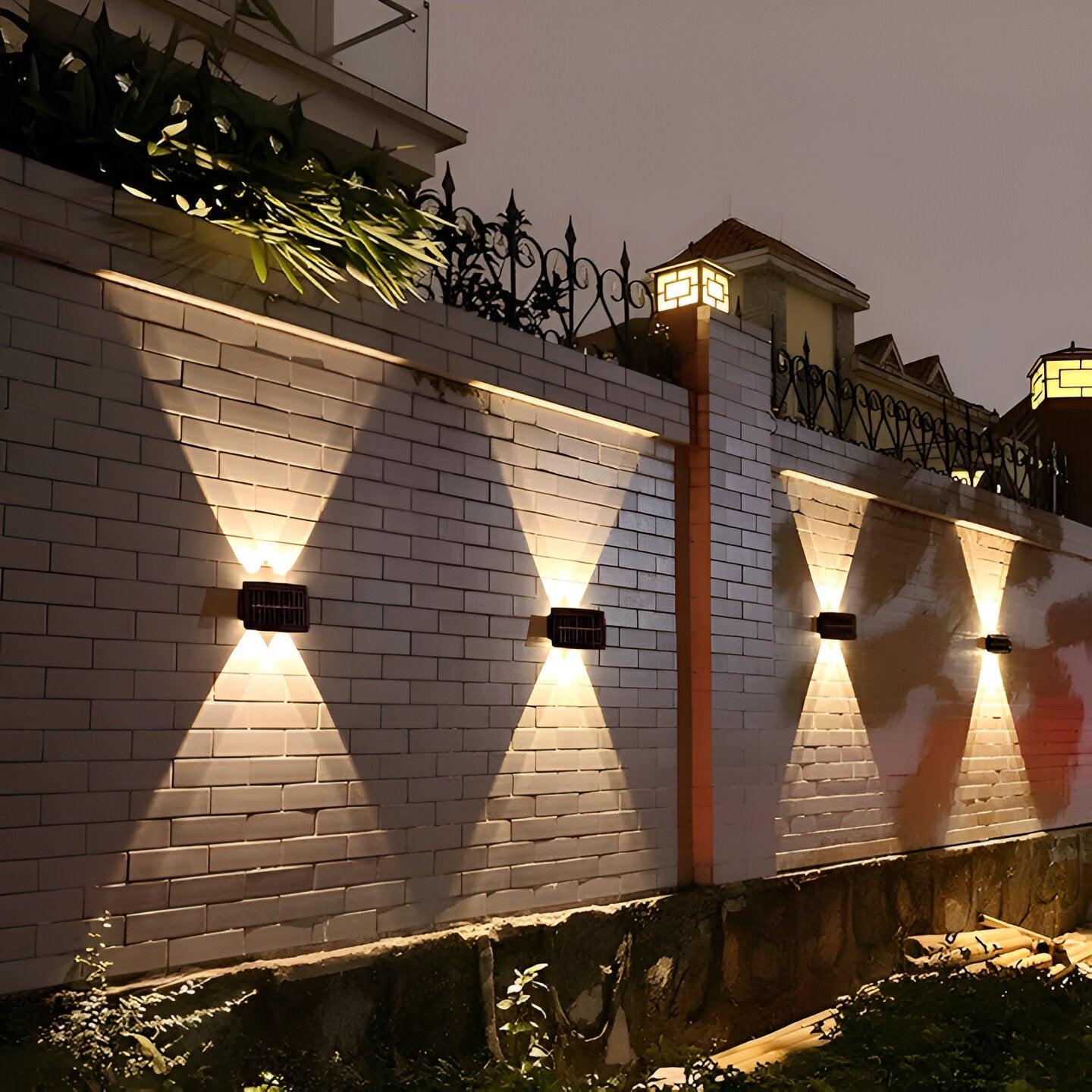 DualLit Gartenbeleuchtung - Wasserdichte LED Solarlampe Garten - Up & Down Außenbeleuchtung