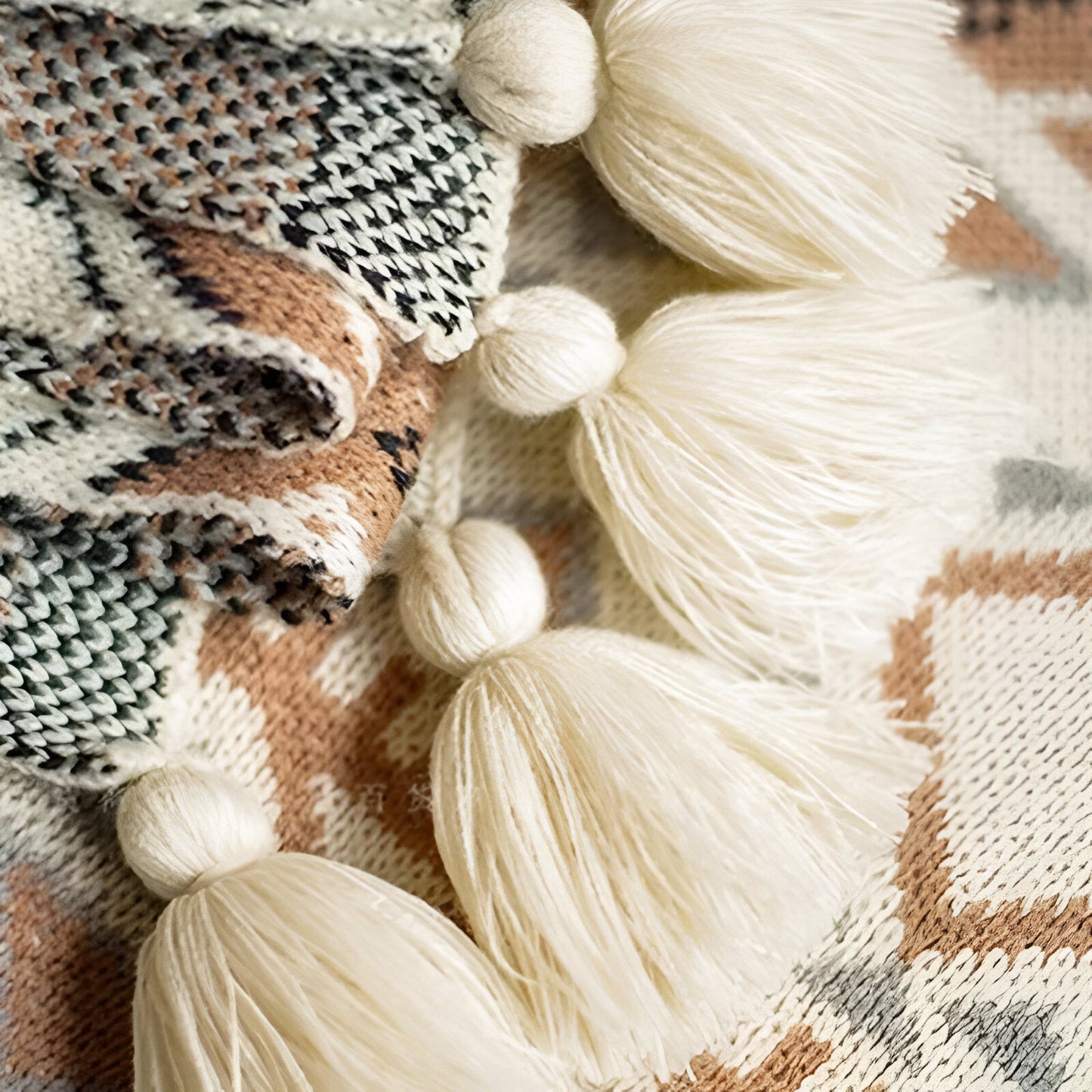GeoFringe Plaid - Geometrische Boho Fleece Decke - Dekorative Gestrickte Wohndecke