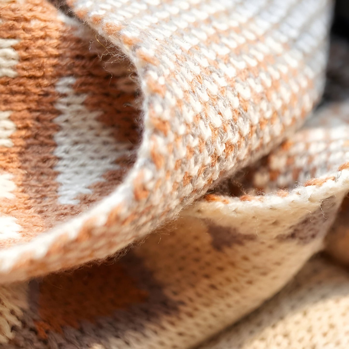 GeoFringe Plaid - Geometrische Boho Fleece Decke - Dekorative Gestrickte Wohndecke
