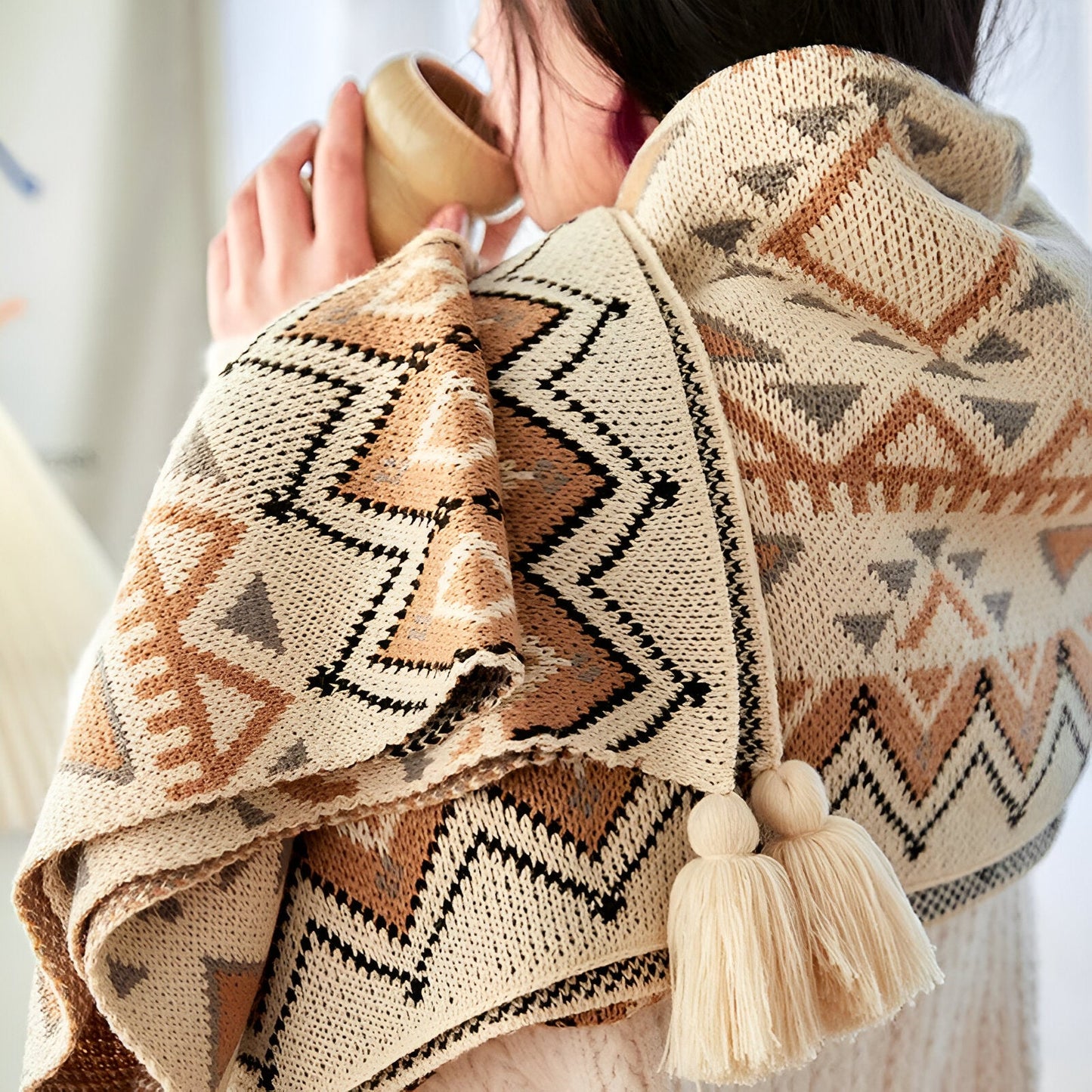 GeoFringe Plaid - Geometrische Boho Fleece Decke - Dekorative Gestrickte Wohndecke