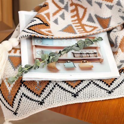 GeoFringe Plaid - Geometrische Boho Fleece Decke - Dekorative Gestrickte Wohndecke