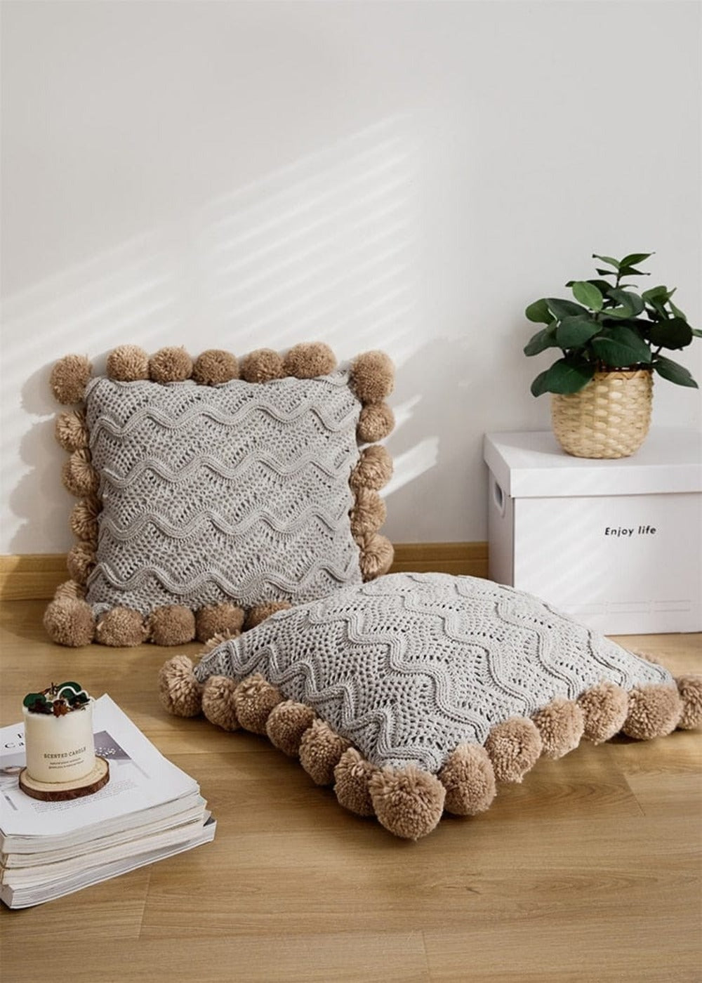 Handgefertigter Kissenbezug mit Quasten – Stilvolles Strickdesign für Ihr Zuhause