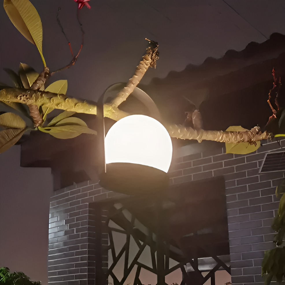 OrbitaLux – Dimmbare Tischlampe mit stilvollem Freiraum