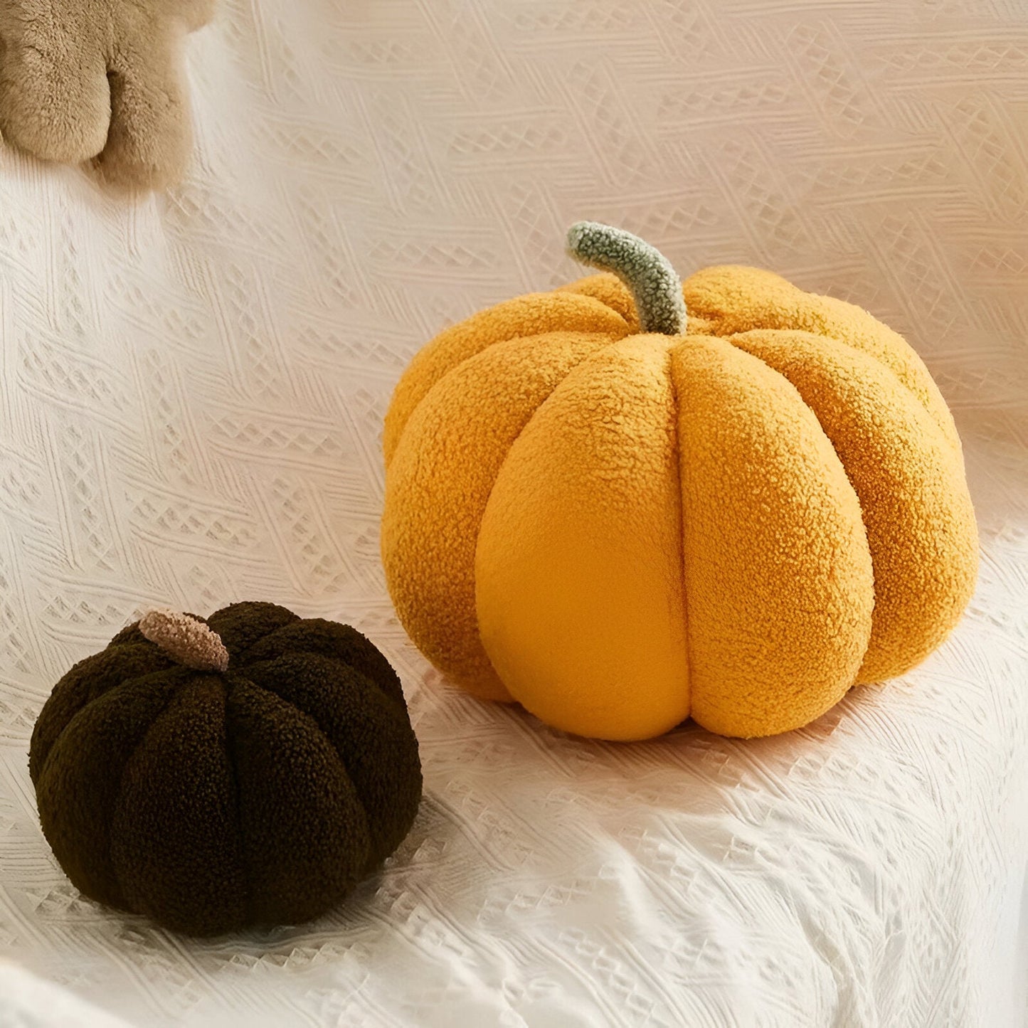 Pumpkin Cush - Texturiertes Kürbis Plüschkissen