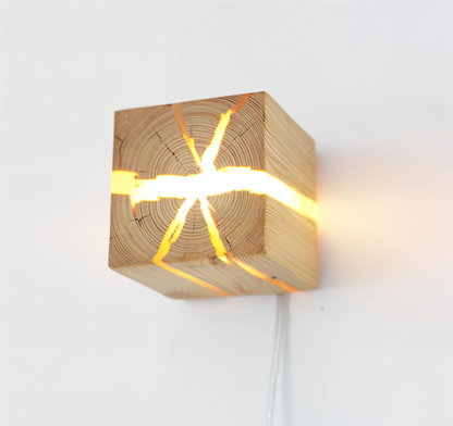QuadCrackle Wandlicht - Handgefertigte Holz-Wandlampe mit künstlerischem Crackle-Design