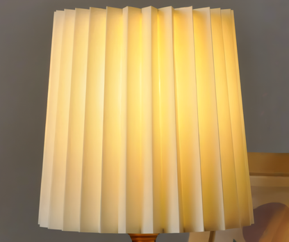 ScandiChic Holz Tischlampe - Nordic plissierter Stoff Schreibtischlampe