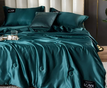 SilkyDream – Luxus Seidenbettdecke für Komfort in allen vier Jahreszeiten