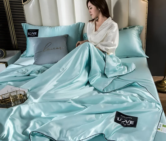 SilkyDream – Luxus Seidenbettdecke für Komfort in allen vier Jahreszeiten