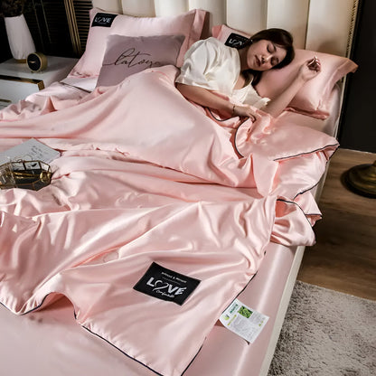 SilkyDream – Luxus Seidenbettdecke für Komfort in allen vier Jahreszeiten