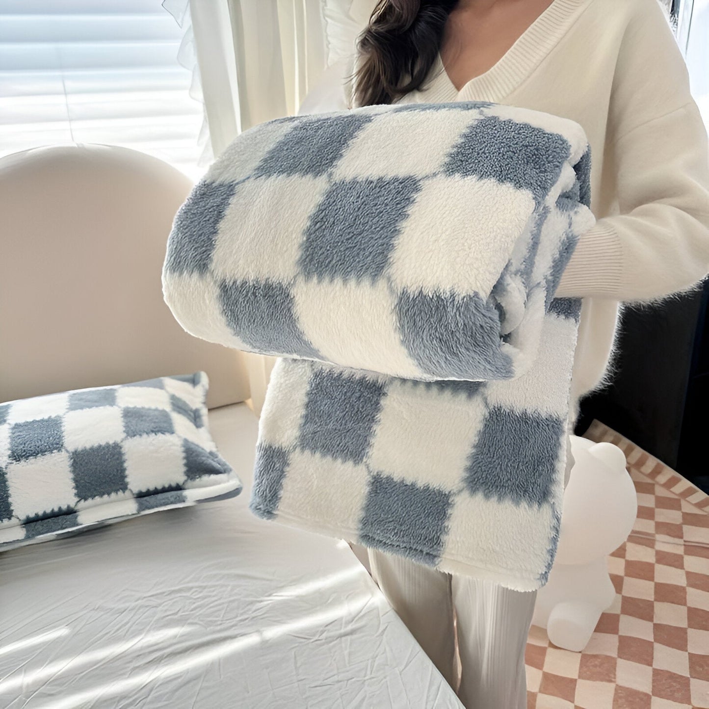 Fleece-Decke mit buntem Karomuster für gemütliche Wohnkultur