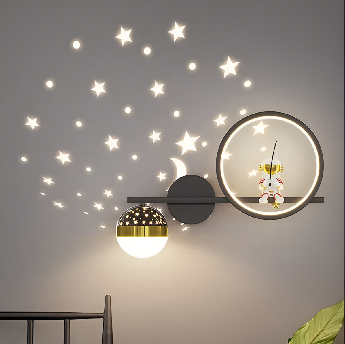 Garduru- Kinder-Wandleuchte- Astronaut Star Projector LED-Nachtlicht