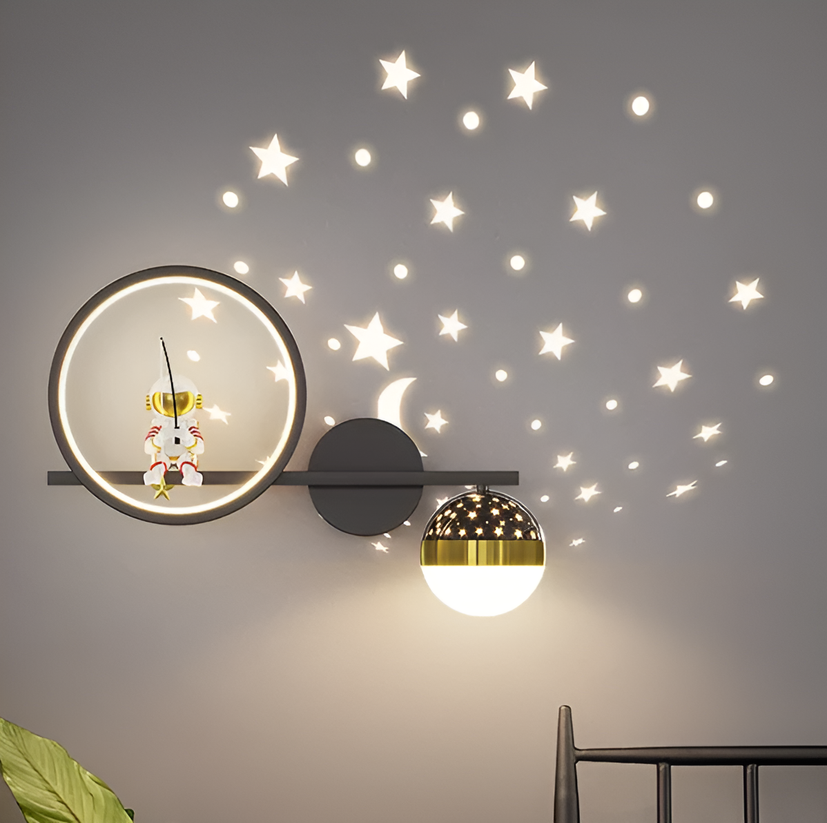 Garduru- Kinder-Wandleuchte- Astronaut Star Projector LED-Nachtlicht