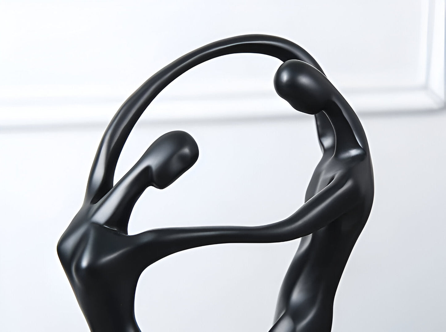 SwayDuo Ornament - Weiße und schwarze tanzende Harzskulptur - Moderne abstrakte Kunst