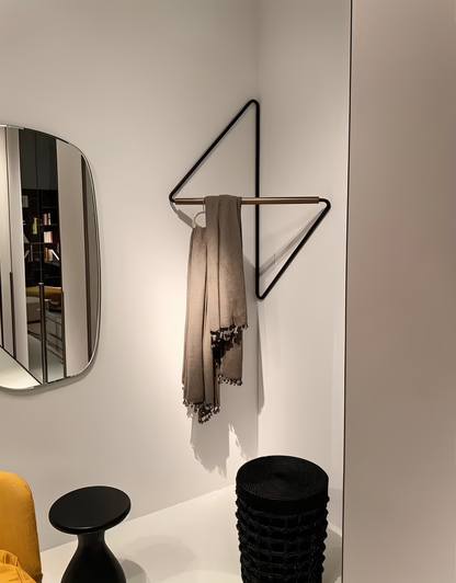 Triad Garderobenständer - Geometrische Mehrzweckgarderobe aus Metall