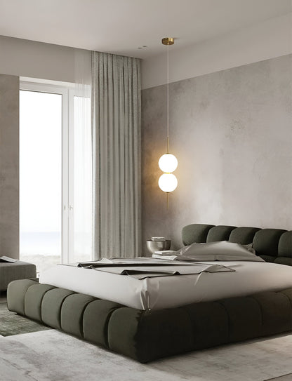 VertiGlobe Pendelleuchte - Vertical String mit Milchglaskugel Design Hängelampe