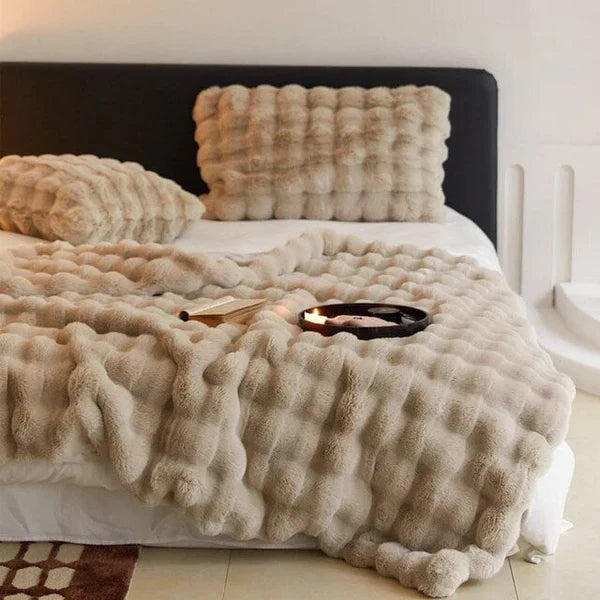 FurLuxe – Luxuriöser Faux Fur Kissenbezug für stilvollen Komfort