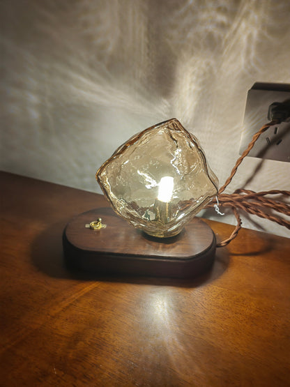 Icy Tischlampe – Elegantes Frostglas Design – Vielseitige Beleuchtung für jedes Zuhause