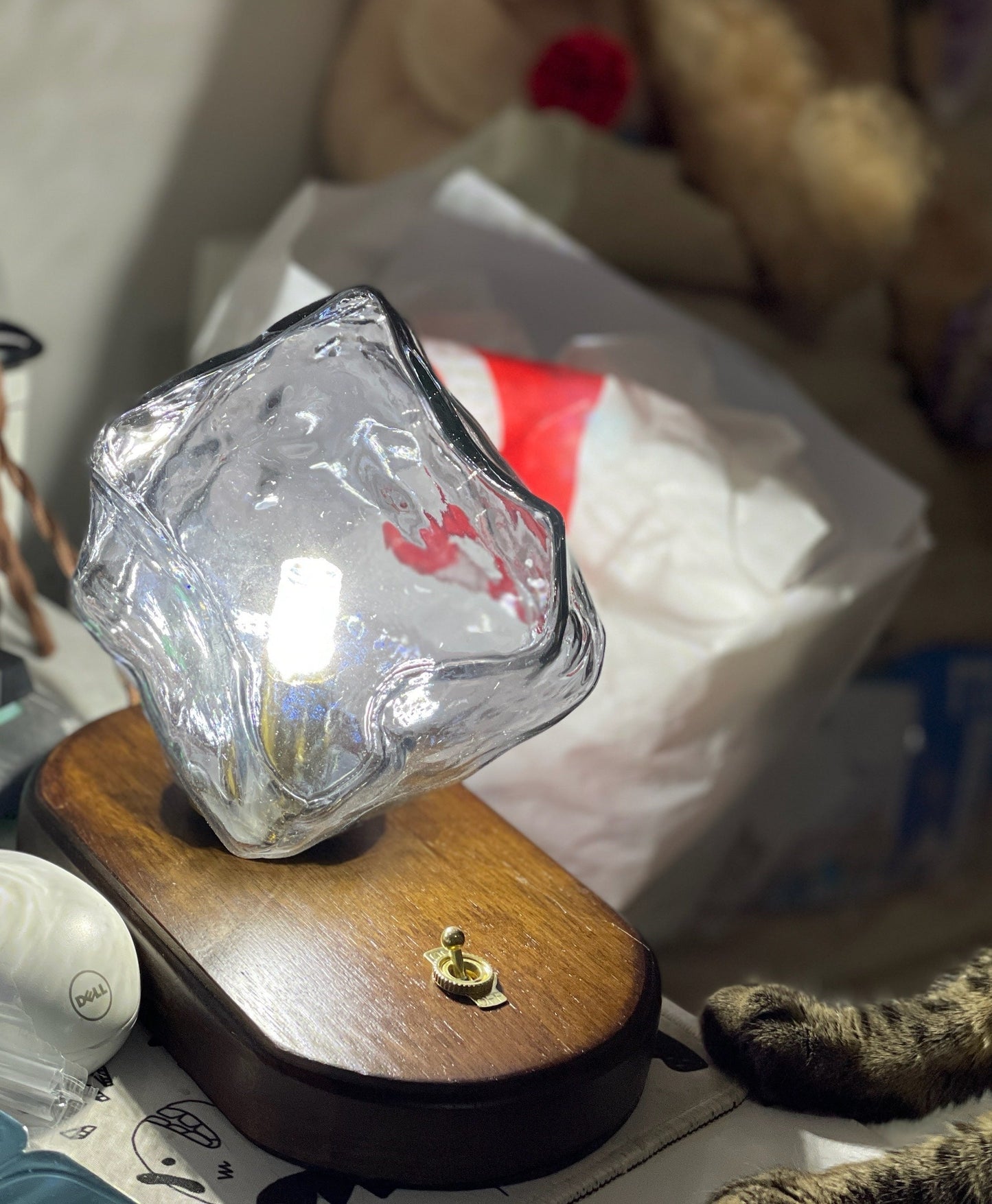 Icy Tischlampe – Elegantes Frostglas Design – Vielseitige Beleuchtung für jedes Zuhause