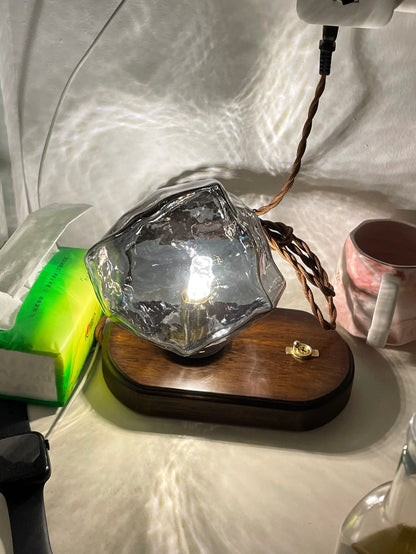 Icy Tischlampe – Elegantes Frostglas Design – Vielseitige Beleuchtung für jedes Zuhause