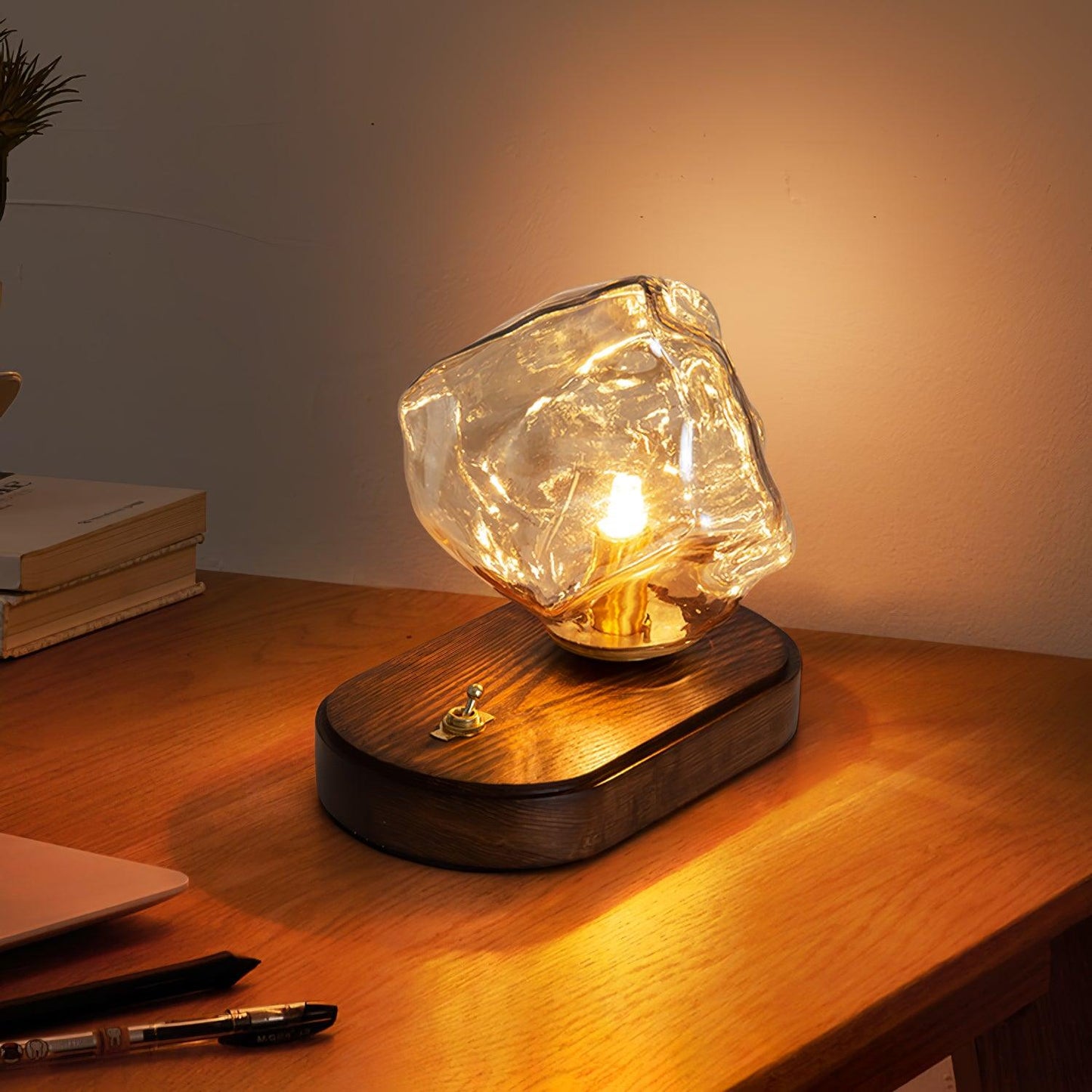 Tischlampe aus Glas Ice Stone – Elegantes Design mit Metall- und Holzfuß