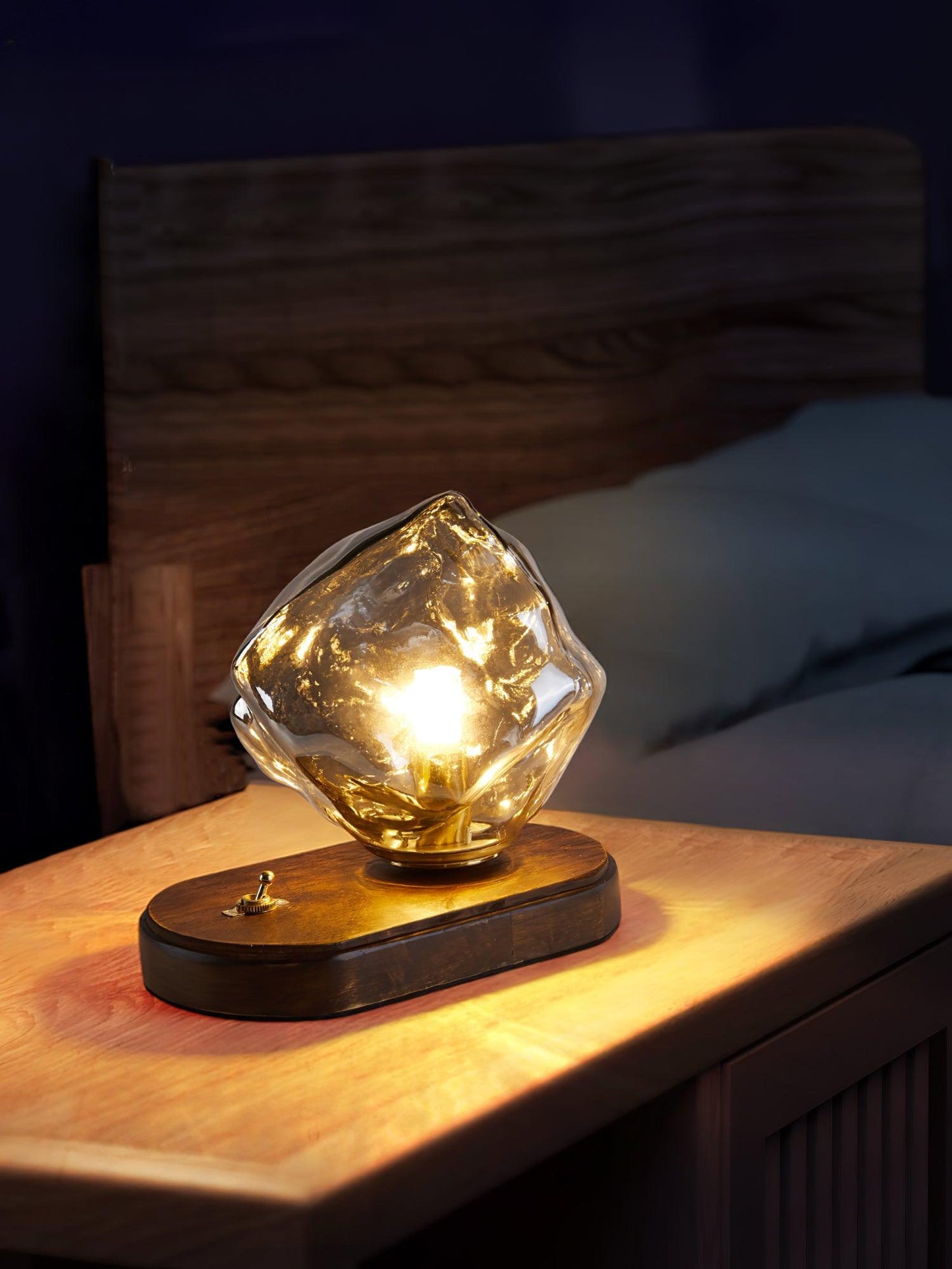 Tischlampe aus Glas Ice Stone – Elegantes Design mit Metall- und Holzfuß