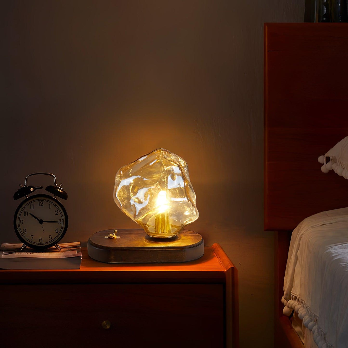 Icy Tischlampe – Elegantes Frostglas Design – Vielseitige Beleuchtung für jedes Zuhause