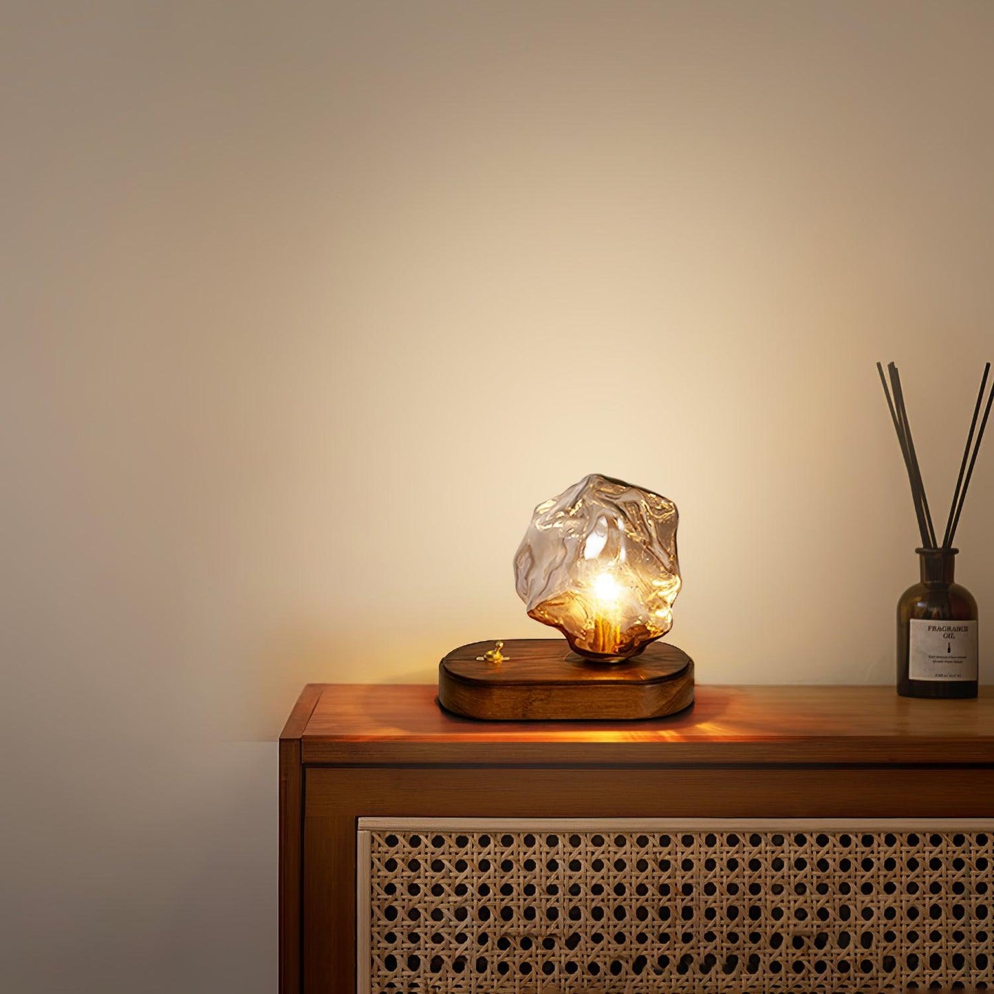 Tischlampe aus Glas Ice Stone – Elegantes Design mit Metall- und Holzfuß