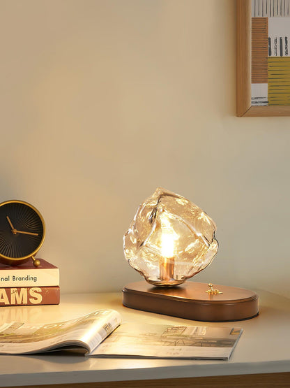 Moderne Stehlampe mit Glasblock und Holzfuß - LED-Beleuchtung