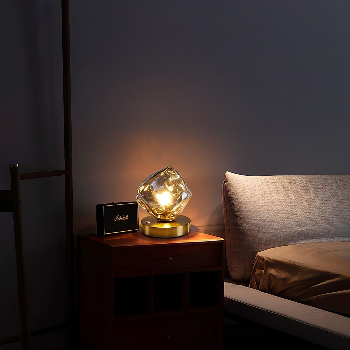 Icy Tischlampe – Elegantes Frostglas Design – Vielseitige Beleuchtung für jedes Zuhause