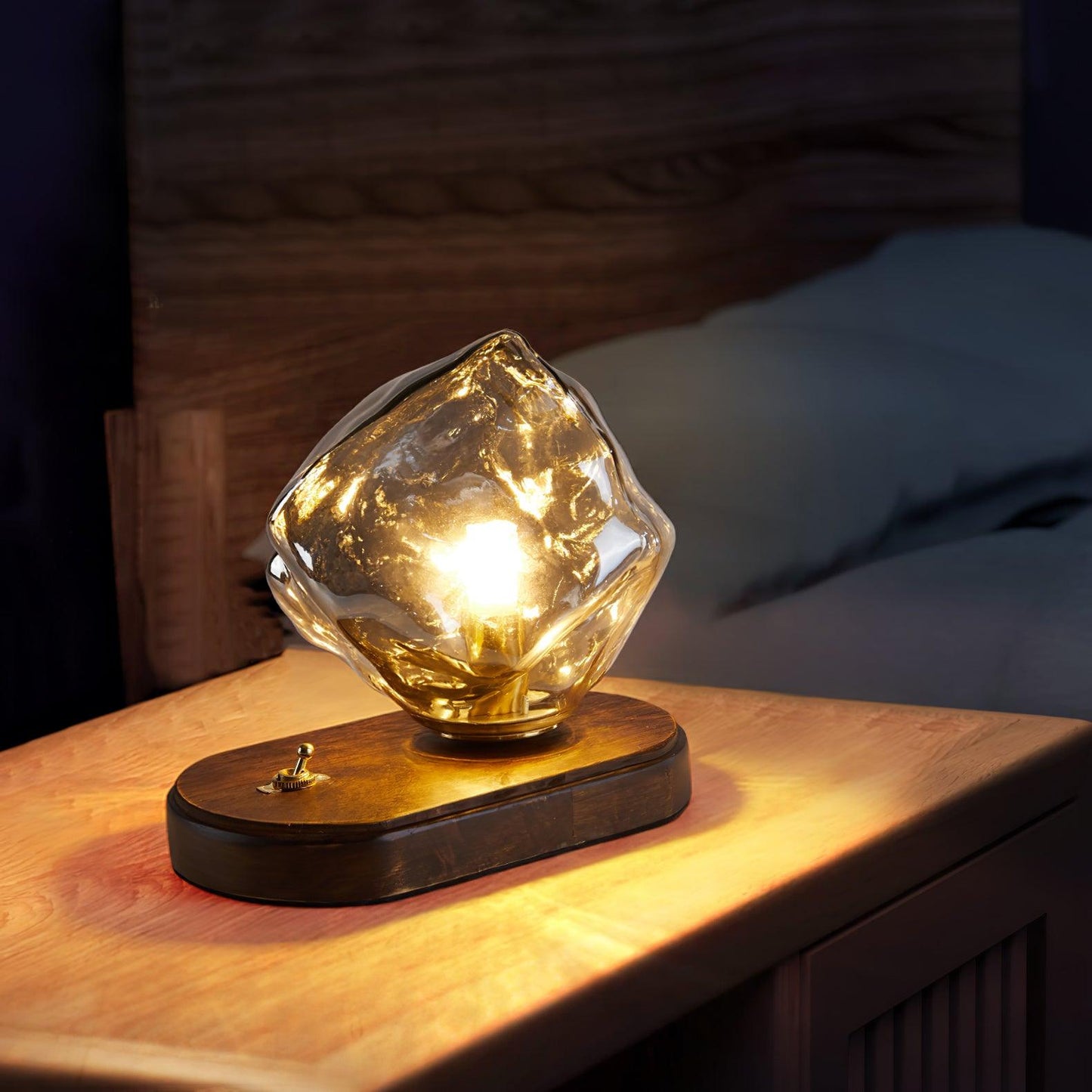 Tischlampe aus Glas Ice Stone – Elegantes Design mit Metall- und Holzfuß