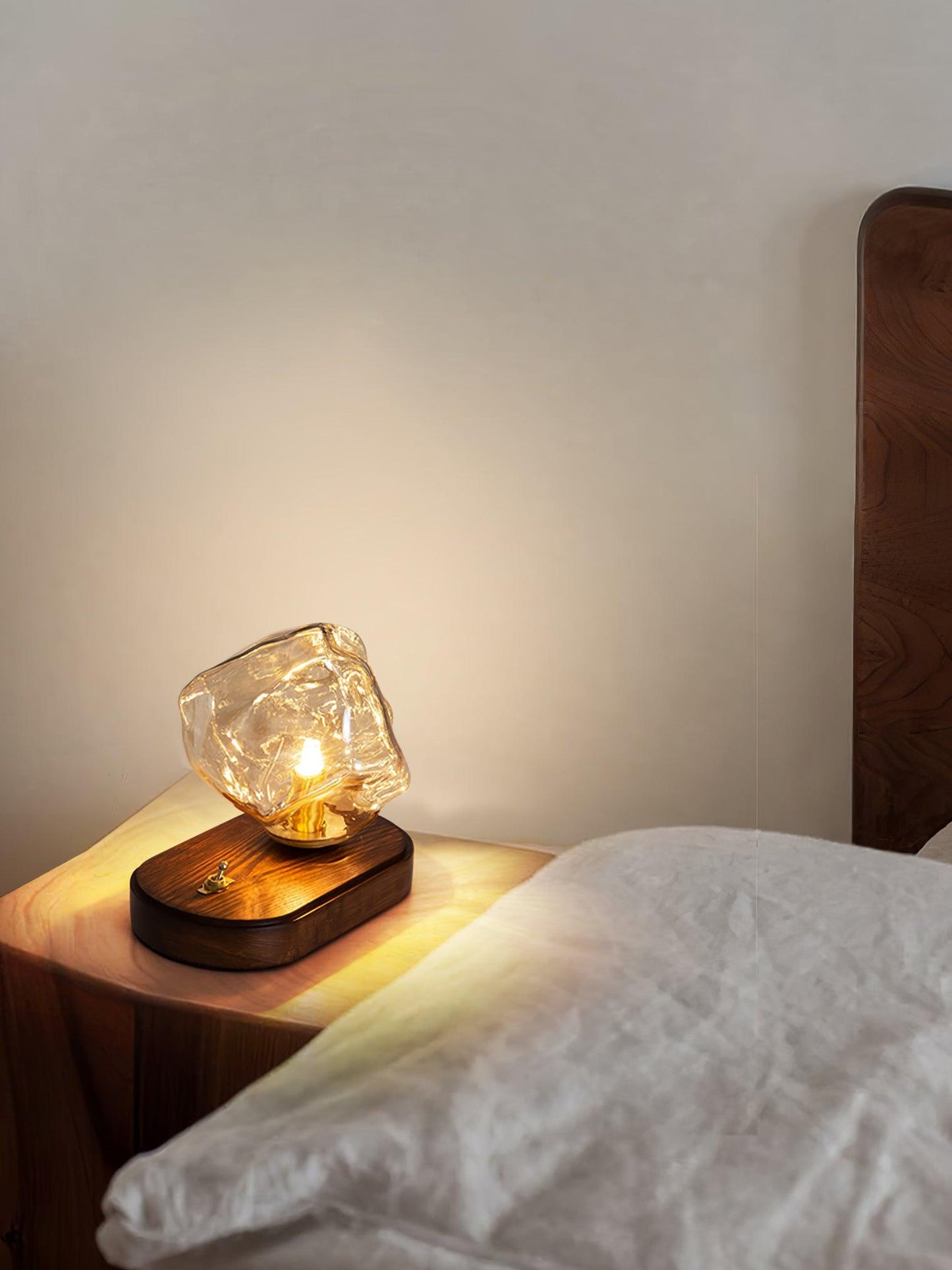 Tischlampe aus Glas Ice Stone – Elegantes Design mit Metall- und Holzfuß
