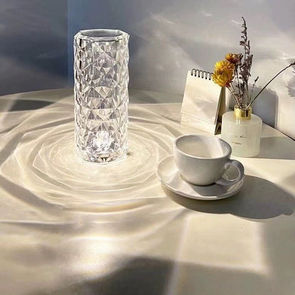 CrystalGlow – Luxus Tischlampe mit funkelndem Design