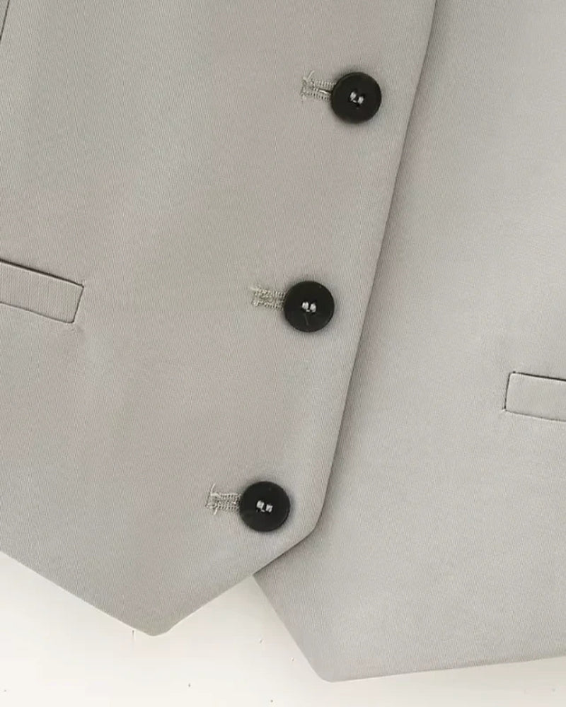 Bluse und fluidhose - zeitloses elegantes ensemble