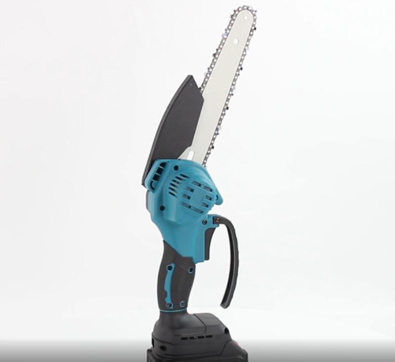 Akku-Kettensäge - Vereinfachtes Holzschneiden!