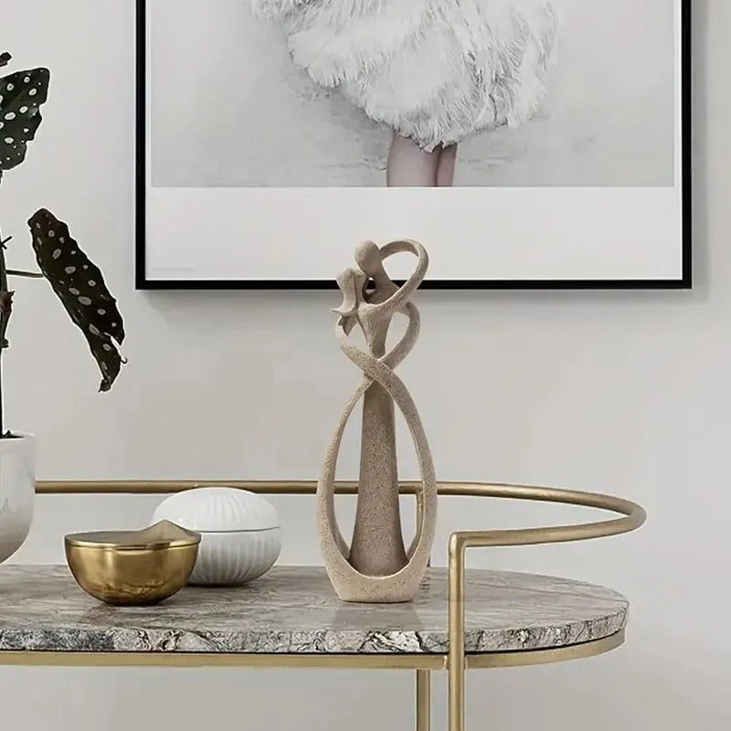 AmorSculpt – Romantische Harzskulptur mit zeitloser Eleganz