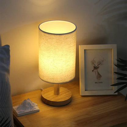 Lumora - Moderne LED Nachttischlampe mit Stoffschirm, dimmbar, USB-Stecker