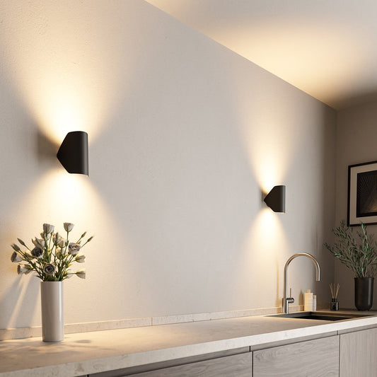 Garduru – Moderne LED Außenwandleuchte für warmes und elegantes Licht