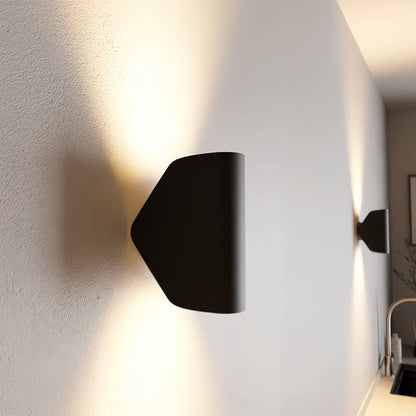 Garduru – Moderne LED Außenwandleuchte für warmes und elegantes Licht