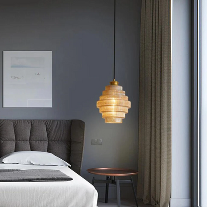 Der Glanz der Karaffe – Elegante Glas-Hängelampe für eine raffinierte Atmosphäre