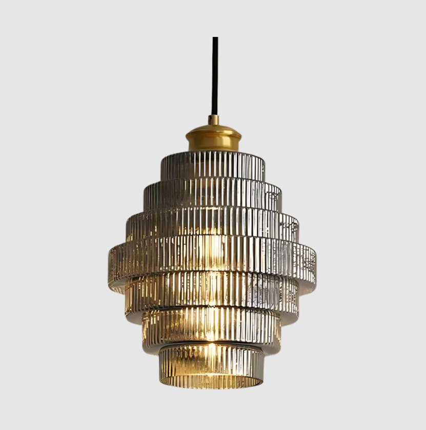 Der Glanz der Karaffe – Elegante Glas-Hängelampe für eine raffinierte Atmosphäre