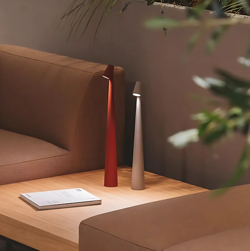 La Lumière d'Opale - Tischlampe aus Opalglas und Metall | Elegante und raffinierte Beleuchtung