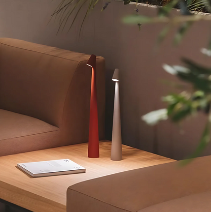 La Lumière d'Opale - Tischlampe aus Opalglas und Metall | Elegante und raffinierte Beleuchtung