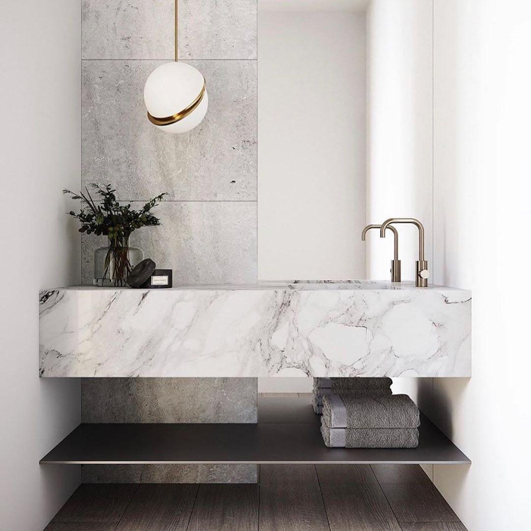 Suspension Halbmond aus Acryl und Messing - Moderne und elegante LED-Beleuchtung