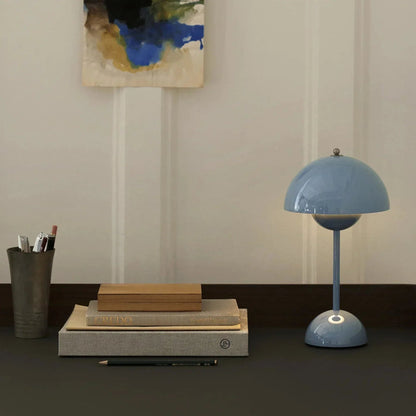 AuroraGlo™ Tischlampe – Ikonisches Design mit modernem Twist